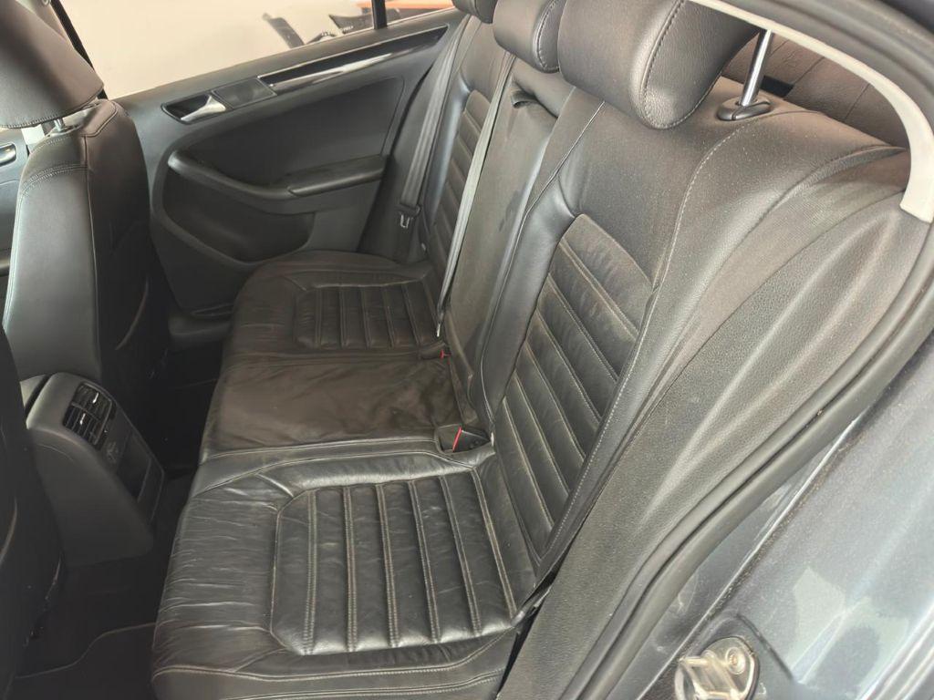 VOLKSWAGEN Jetta - Foto