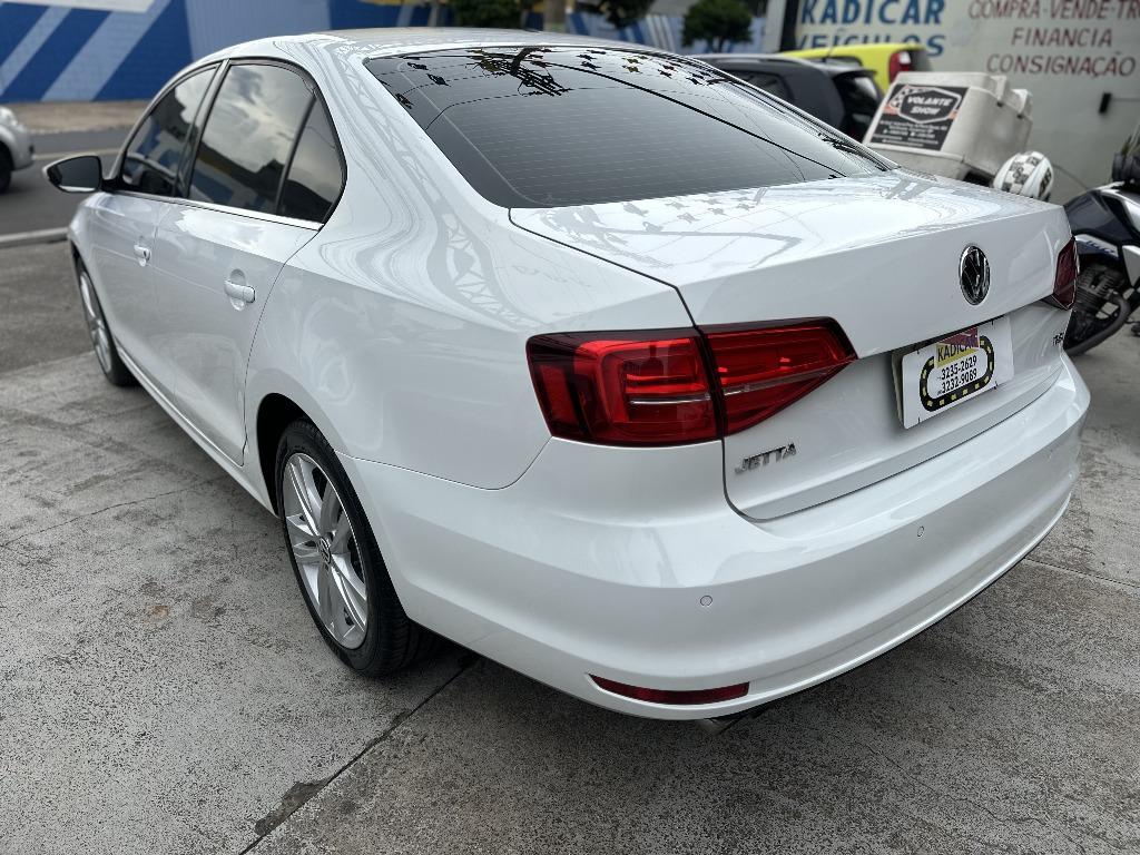 VOLKSWAGEN Jetta - Foto