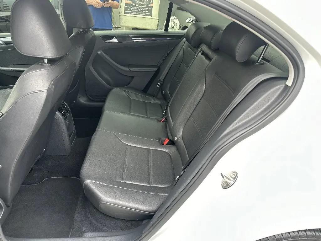 VOLKSWAGEN Jetta - Foto