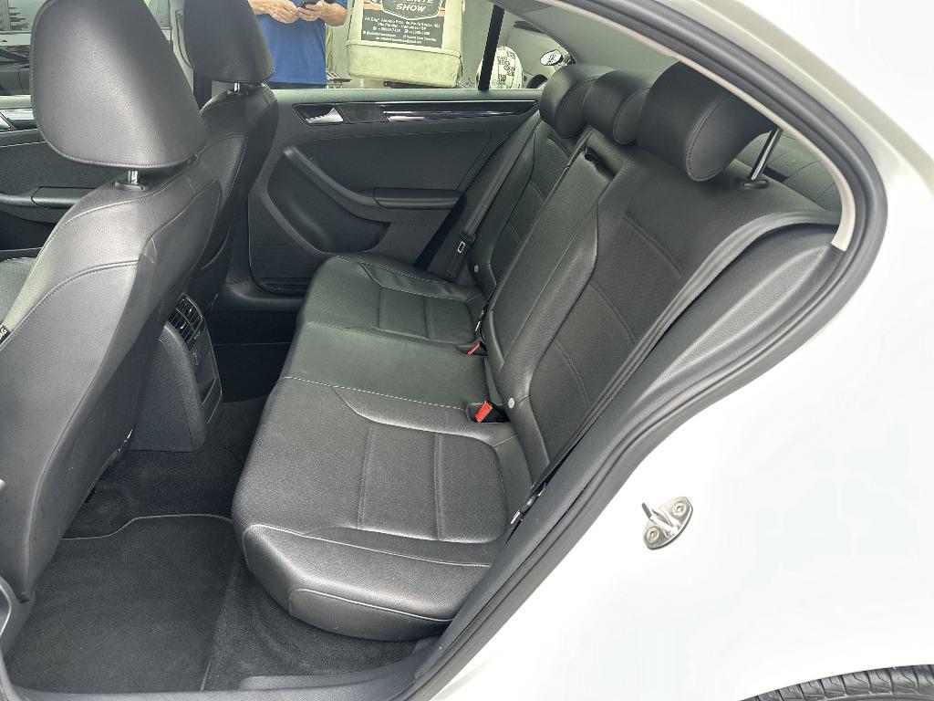 VOLKSWAGEN Jetta - Foto