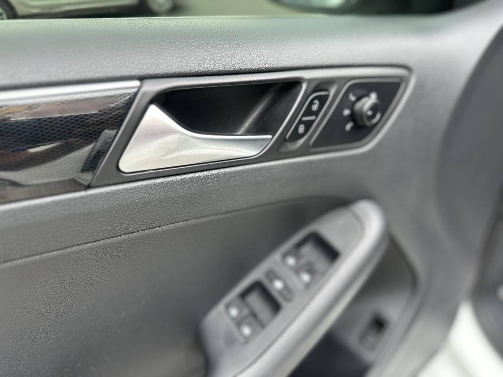 VOLKSWAGEN Jetta - Foto