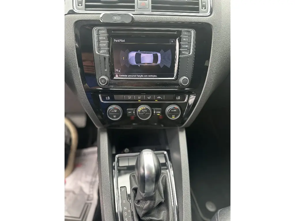 VOLKSWAGEN Jetta - Foto