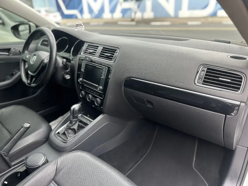 VOLKSWAGEN Jetta - Foto