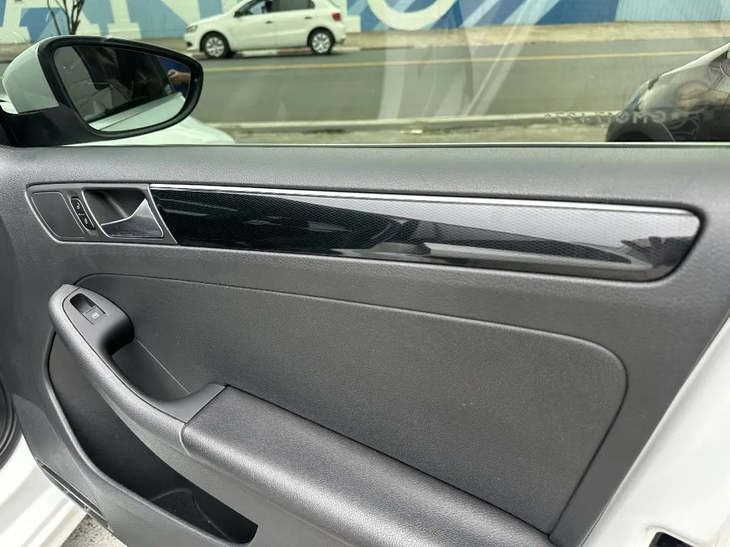 VOLKSWAGEN Jetta - Foto