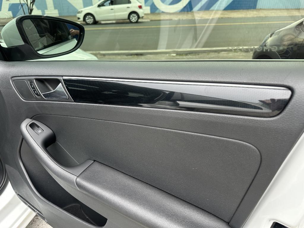 VOLKSWAGEN Jetta - Foto