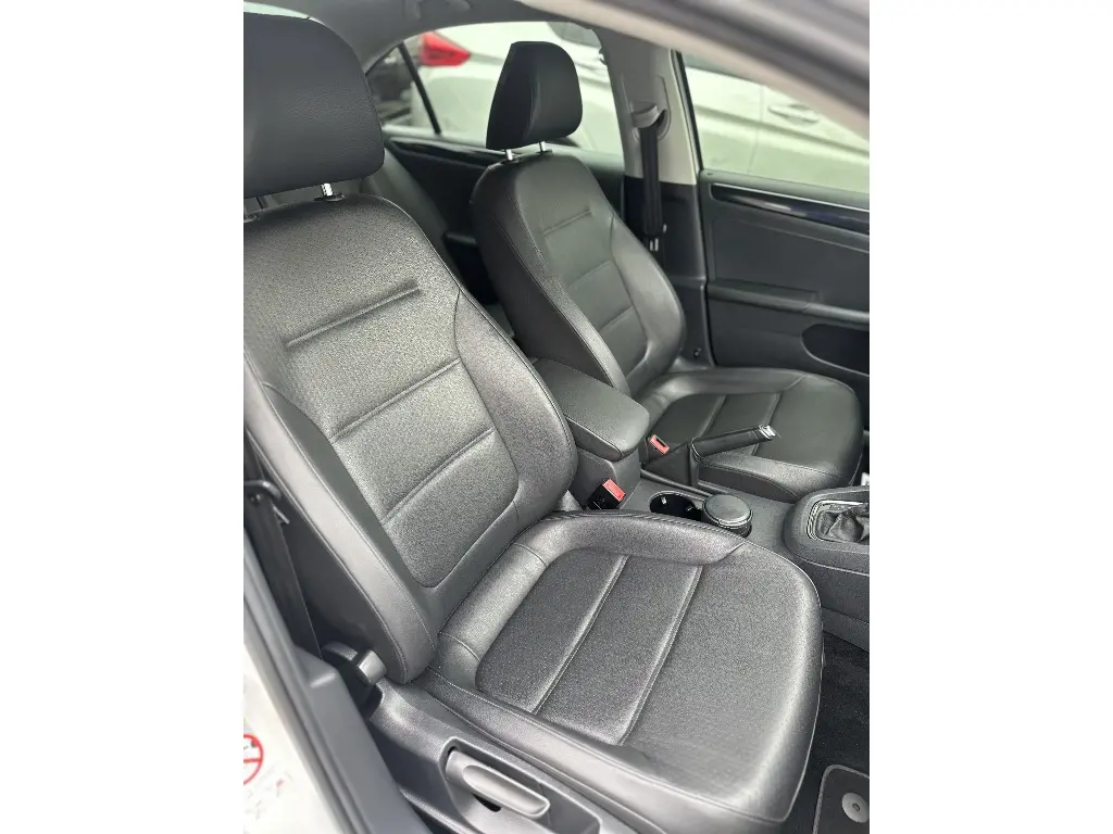 VOLKSWAGEN Jetta - Foto