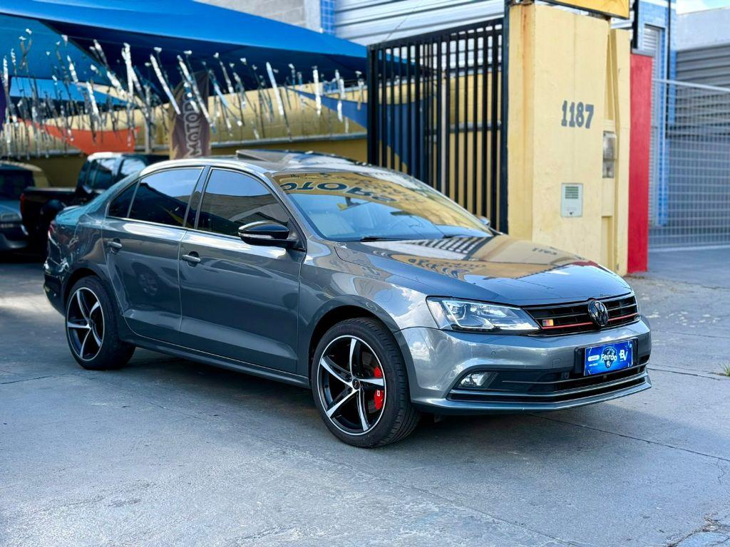 VOLKSWAGEN Jetta - Foto