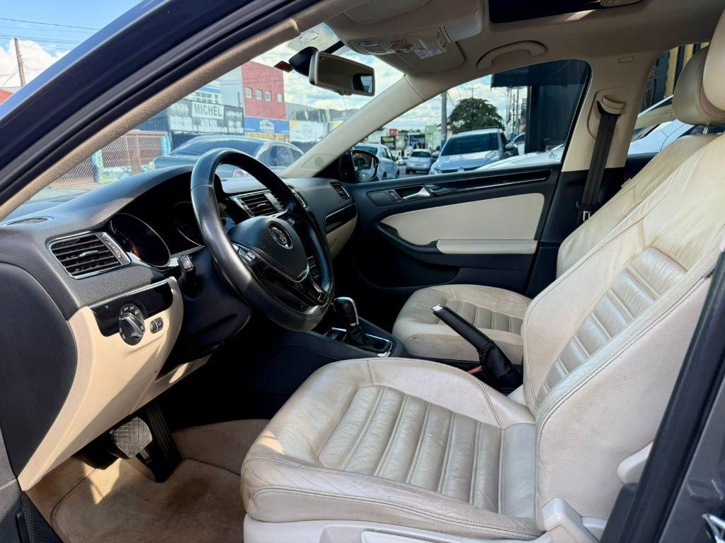 VOLKSWAGEN Jetta - Foto