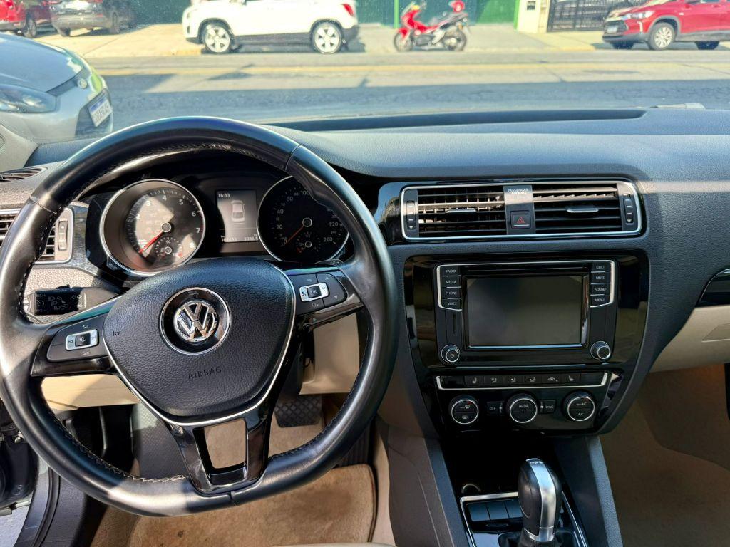 VOLKSWAGEN Jetta - Foto
