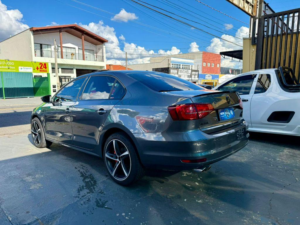 VOLKSWAGEN Jetta - Foto