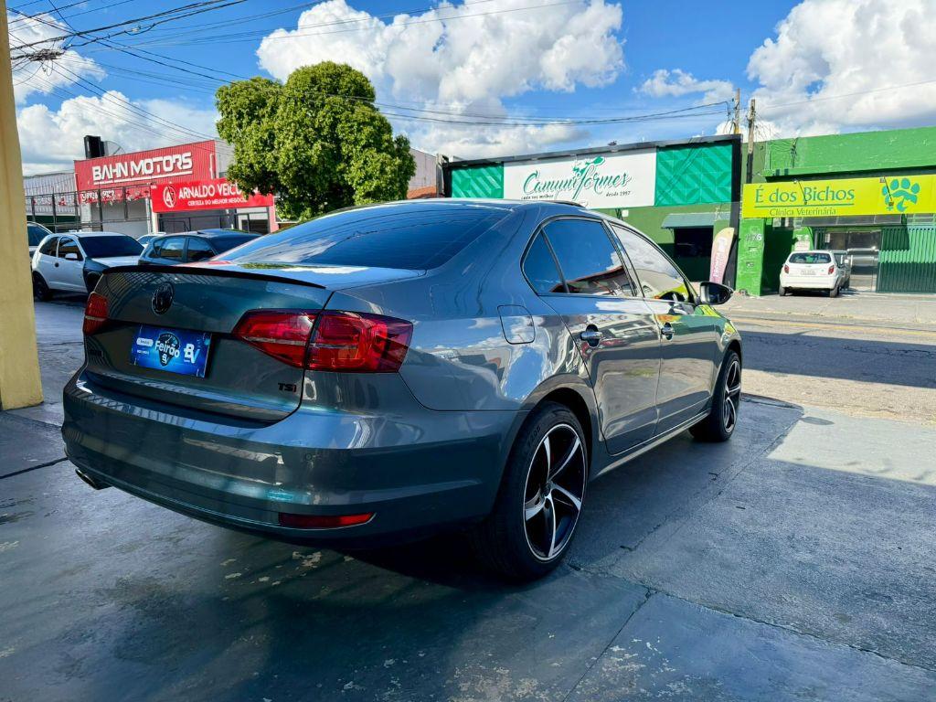 VOLKSWAGEN Jetta - Foto