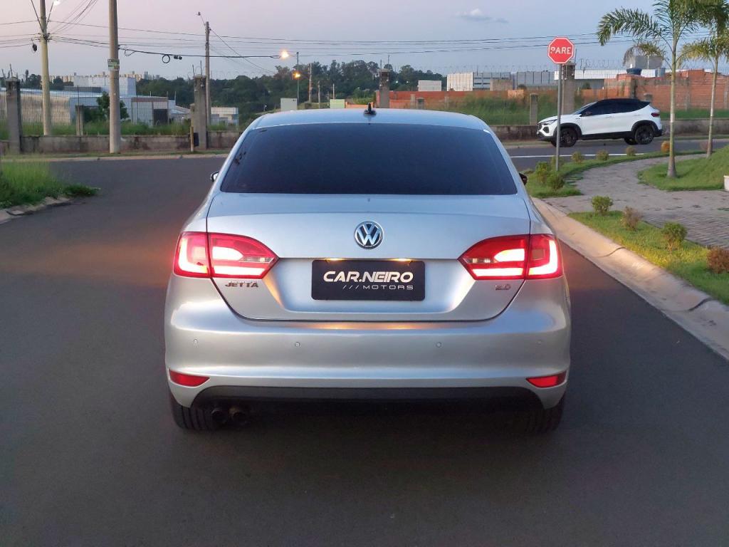 VOLKSWAGEN Jetta - Foto