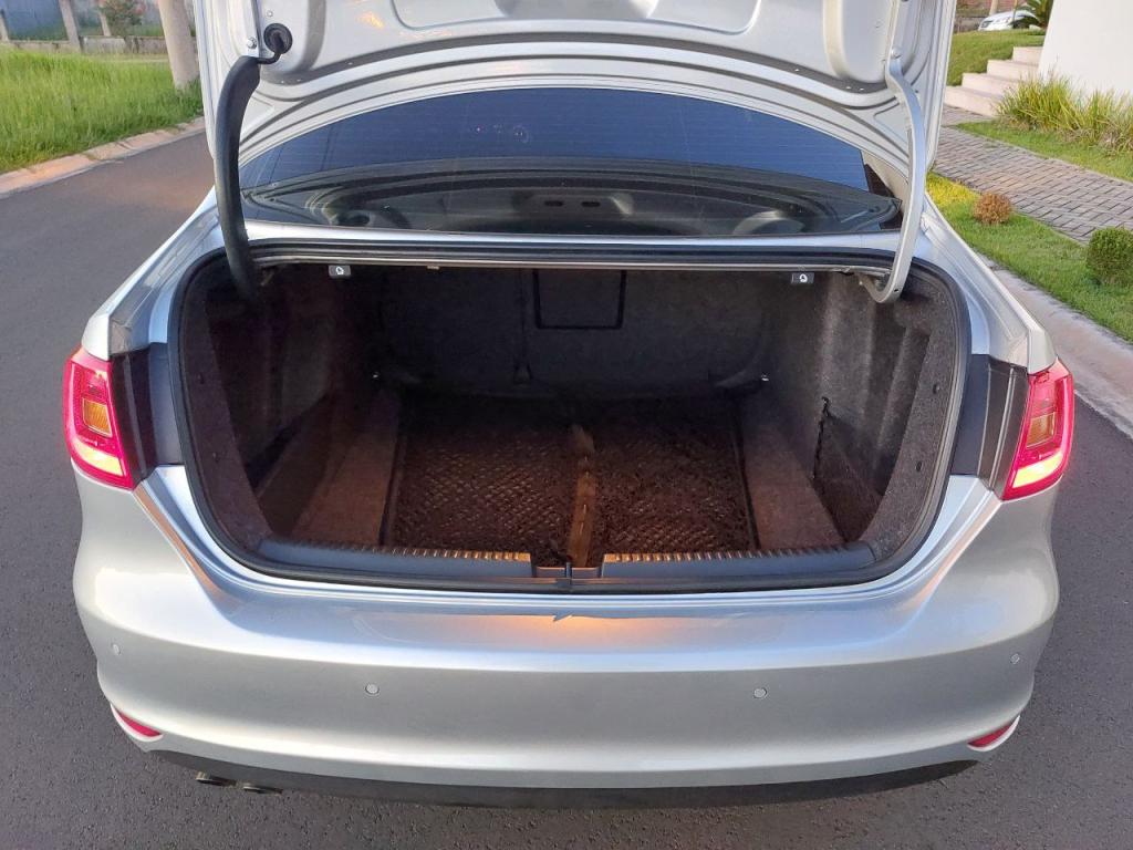 VOLKSWAGEN Jetta - Foto