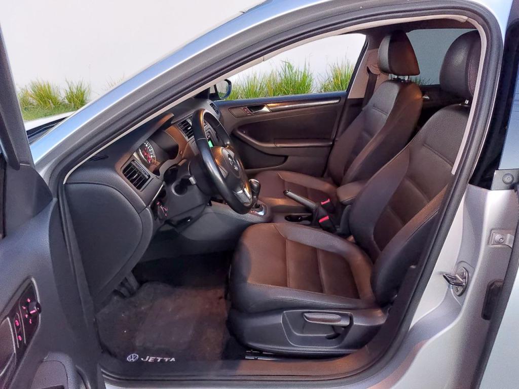 VOLKSWAGEN Jetta - Foto