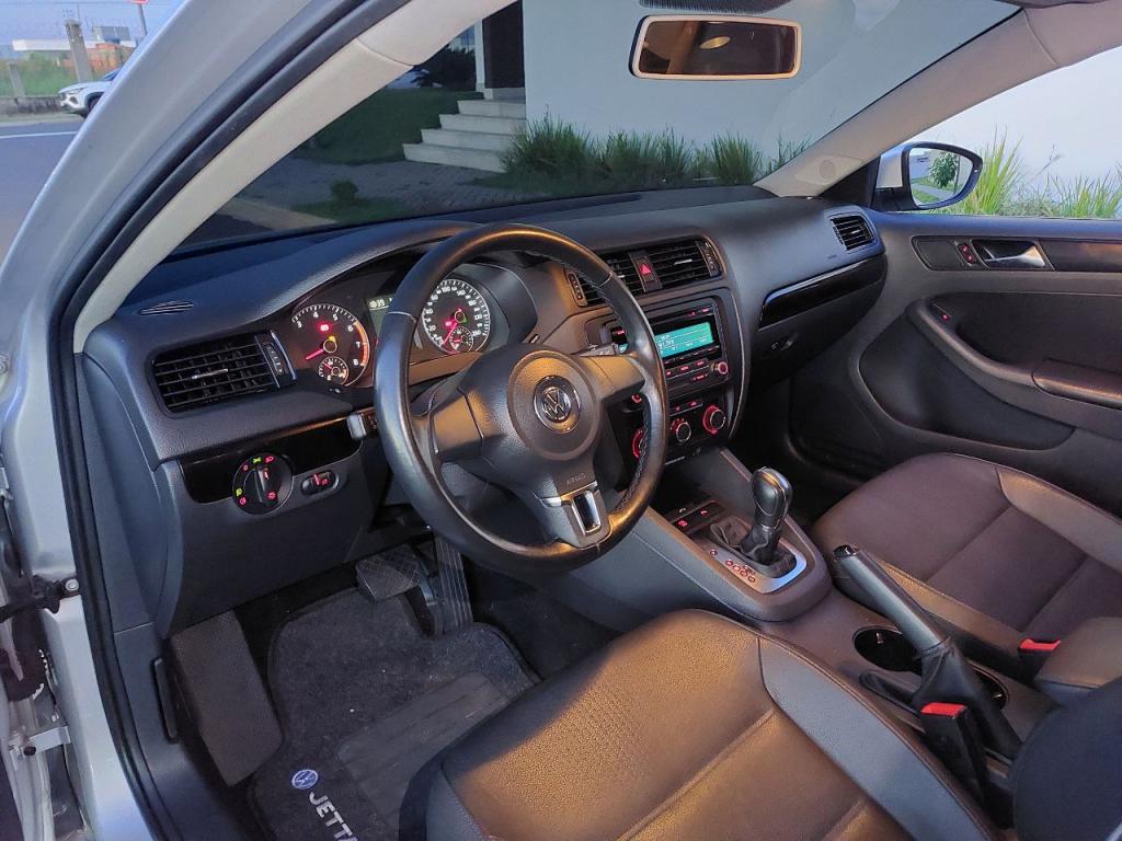 VOLKSWAGEN Jetta - Foto