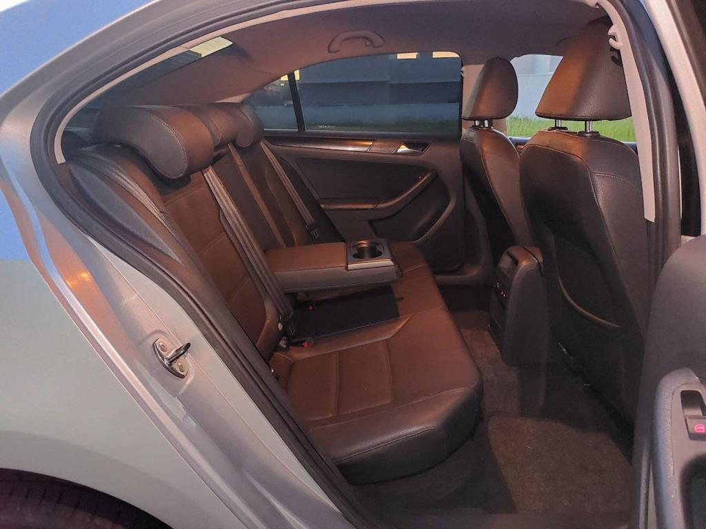 VOLKSWAGEN Jetta - Foto