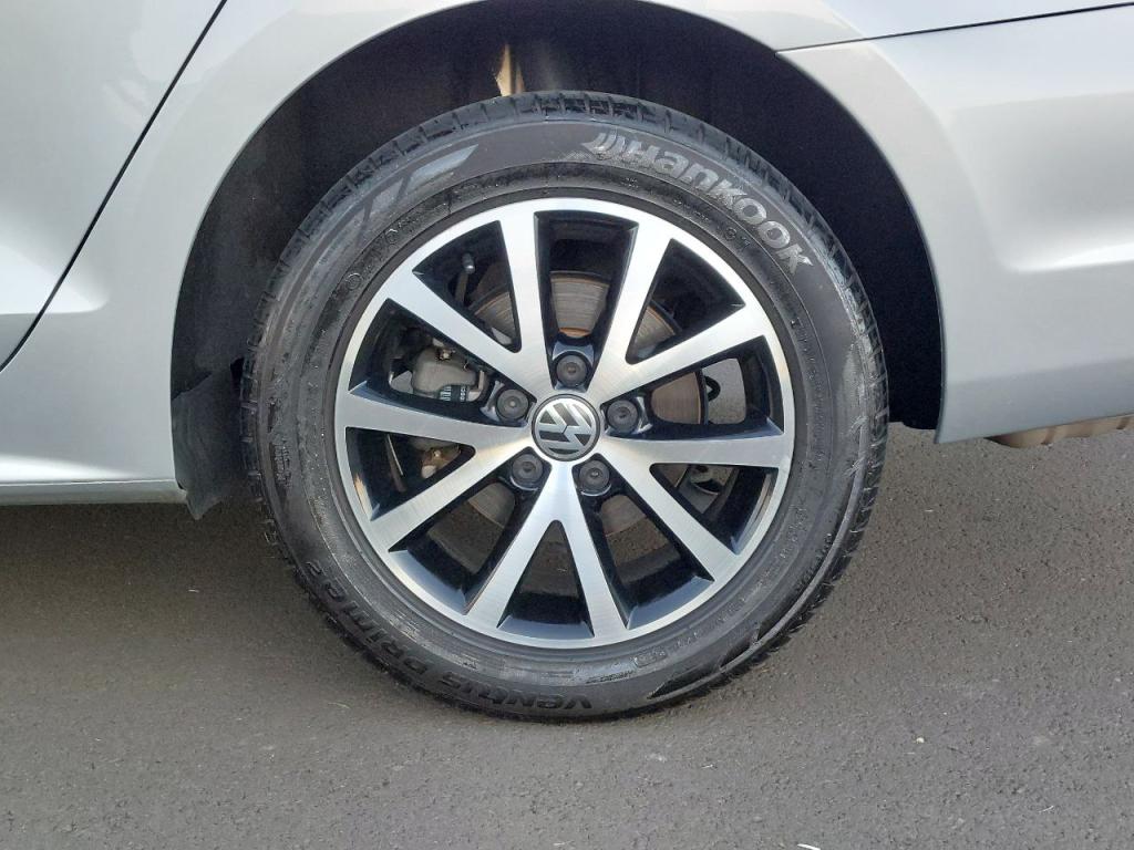 VOLKSWAGEN Jetta - Foto