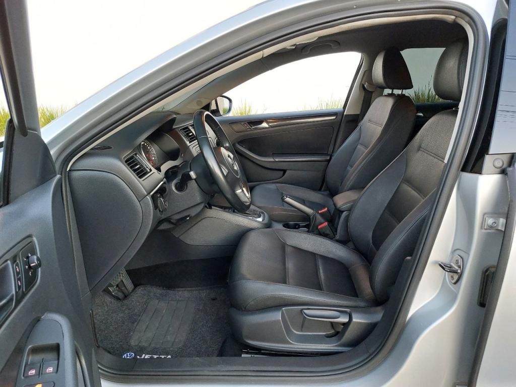 VOLKSWAGEN Jetta - Foto