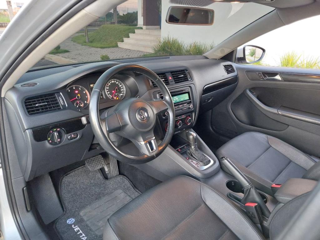 VOLKSWAGEN Jetta - Foto