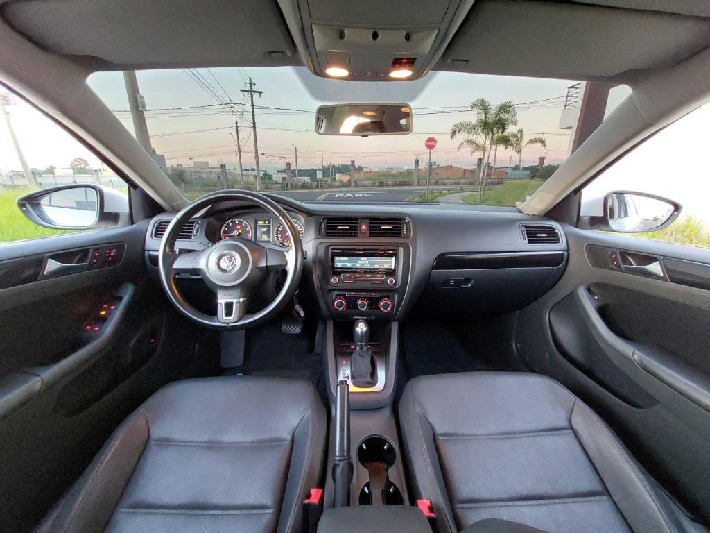 VOLKSWAGEN Jetta - Foto