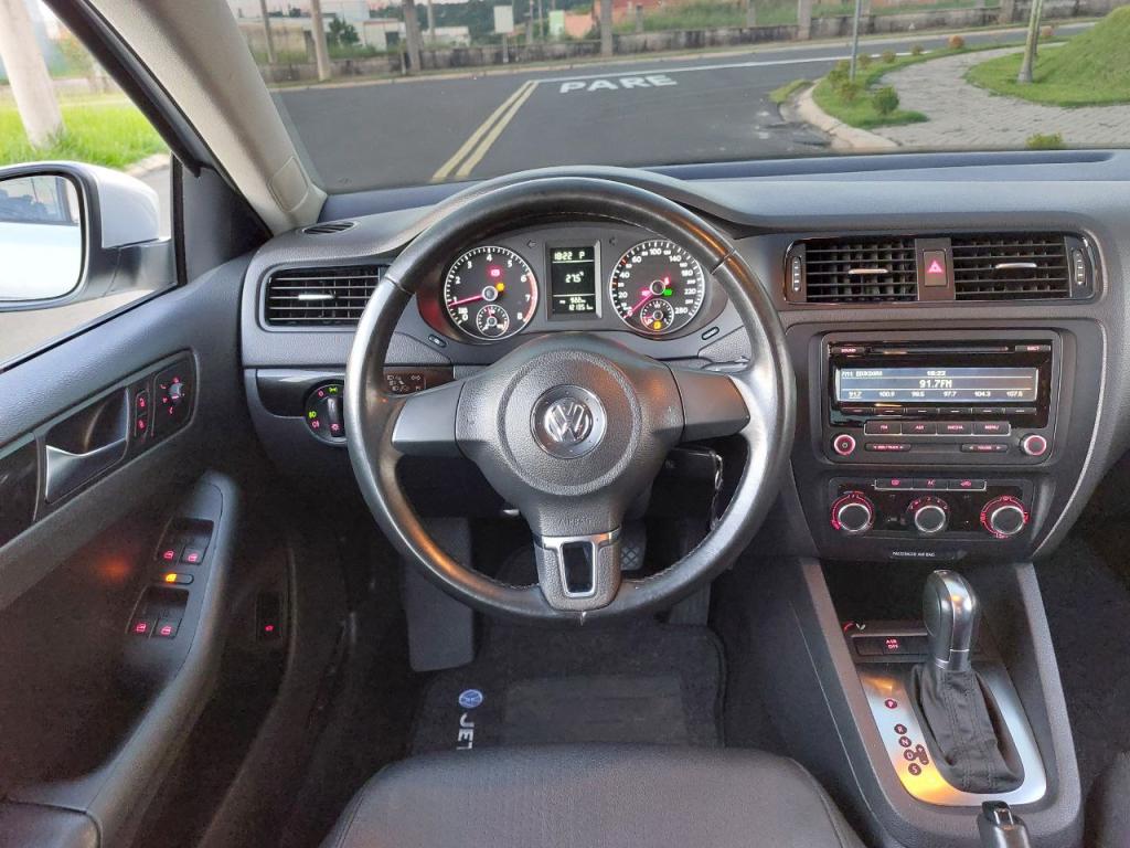 VOLKSWAGEN Jetta - Foto