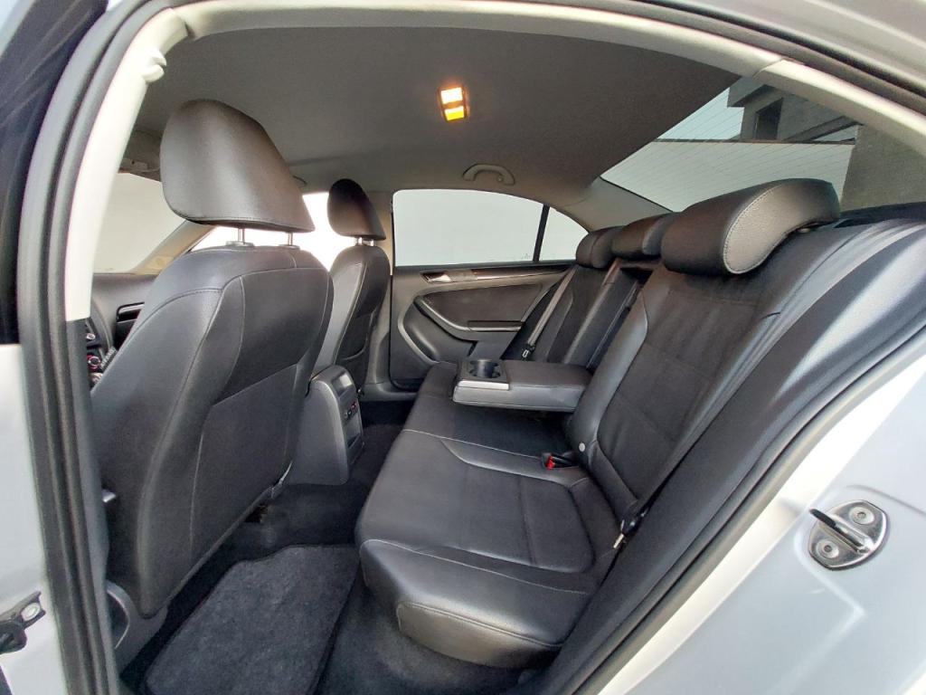 VOLKSWAGEN Jetta - Foto