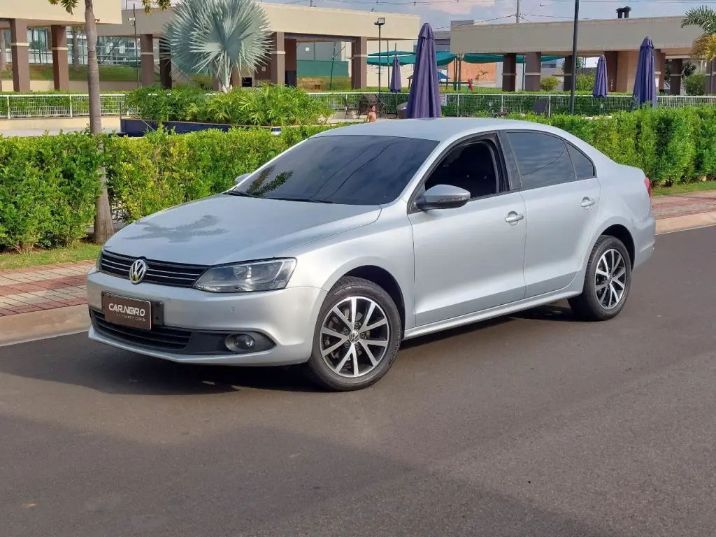 VOLKSWAGEN Jetta