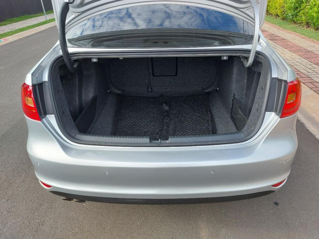 VOLKSWAGEN Jetta - Foto