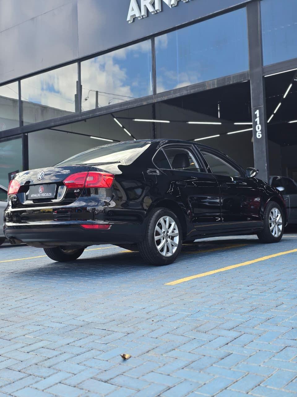 VOLKSWAGEN Jetta - Foto