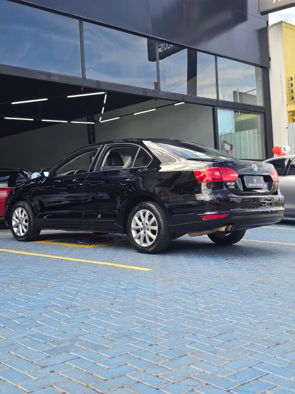 VOLKSWAGEN Jetta - Foto