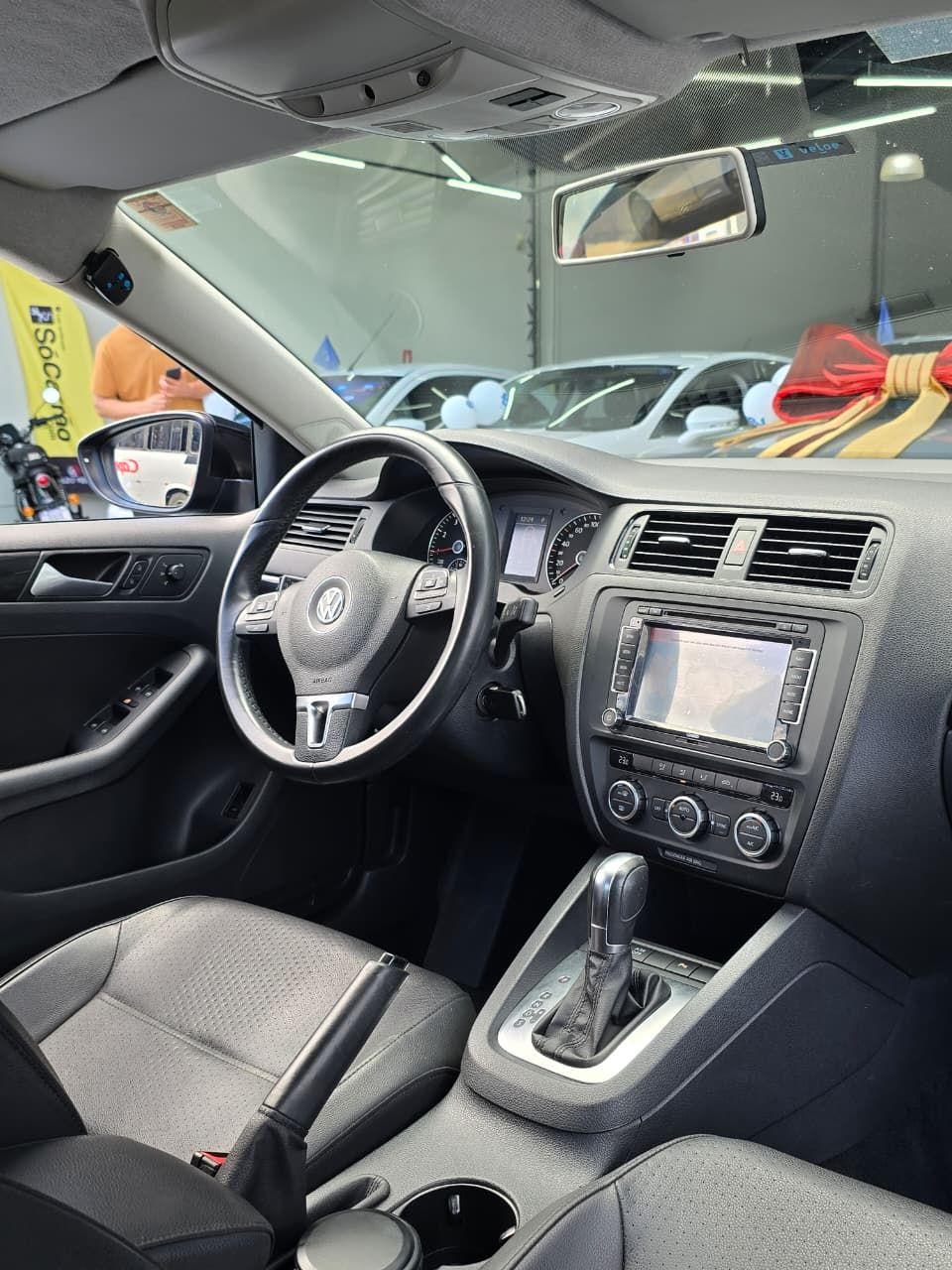 VOLKSWAGEN Jetta - Foto