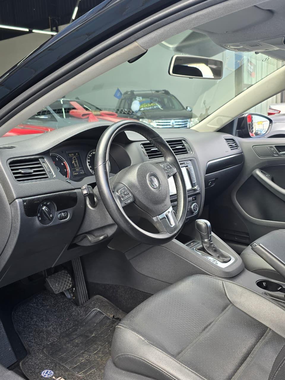 VOLKSWAGEN Jetta - Foto