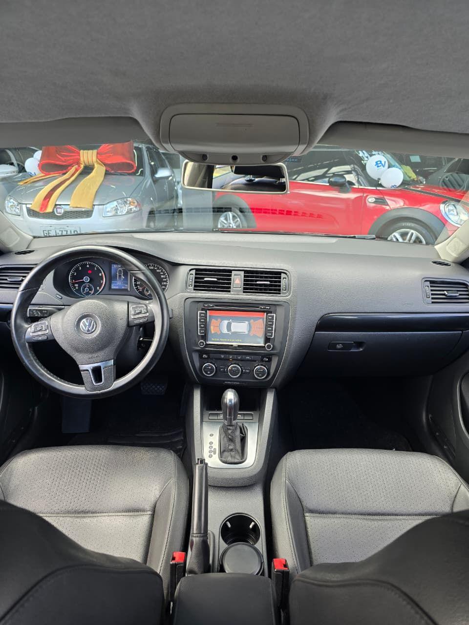 VOLKSWAGEN Jetta - Foto