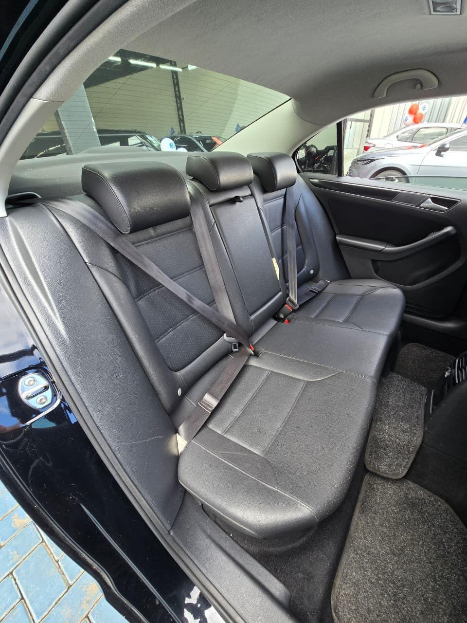 VOLKSWAGEN Jetta - Foto