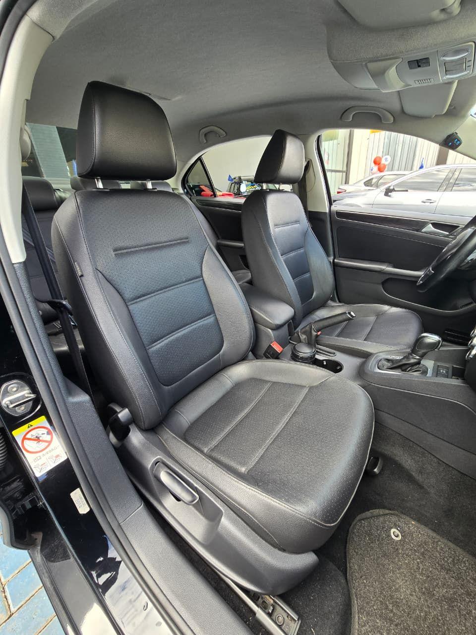 VOLKSWAGEN Jetta - Foto