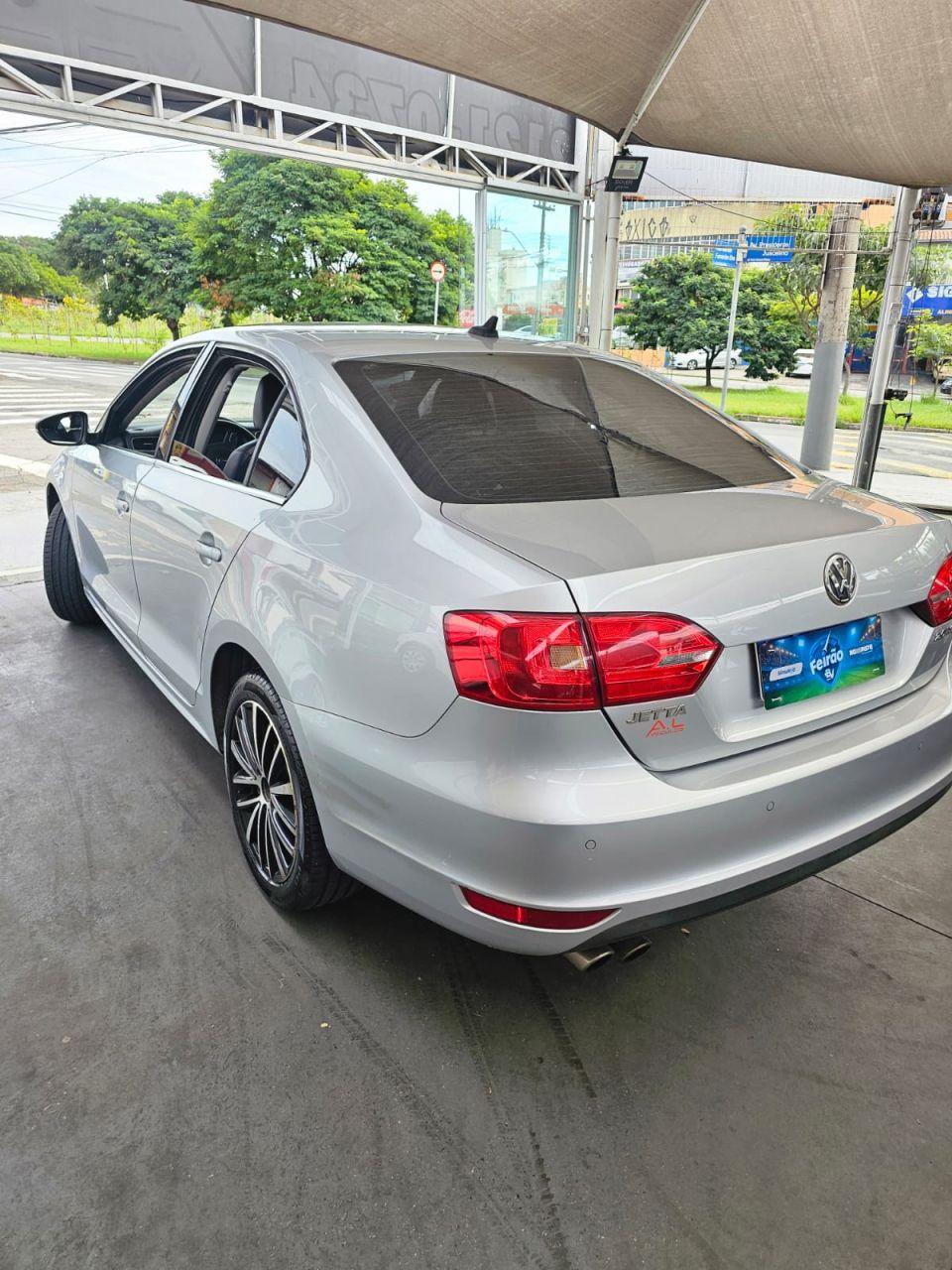 VOLKSWAGEN Jetta - Foto