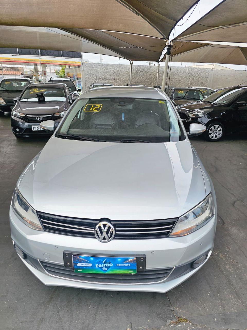 VOLKSWAGEN Jetta - Foto