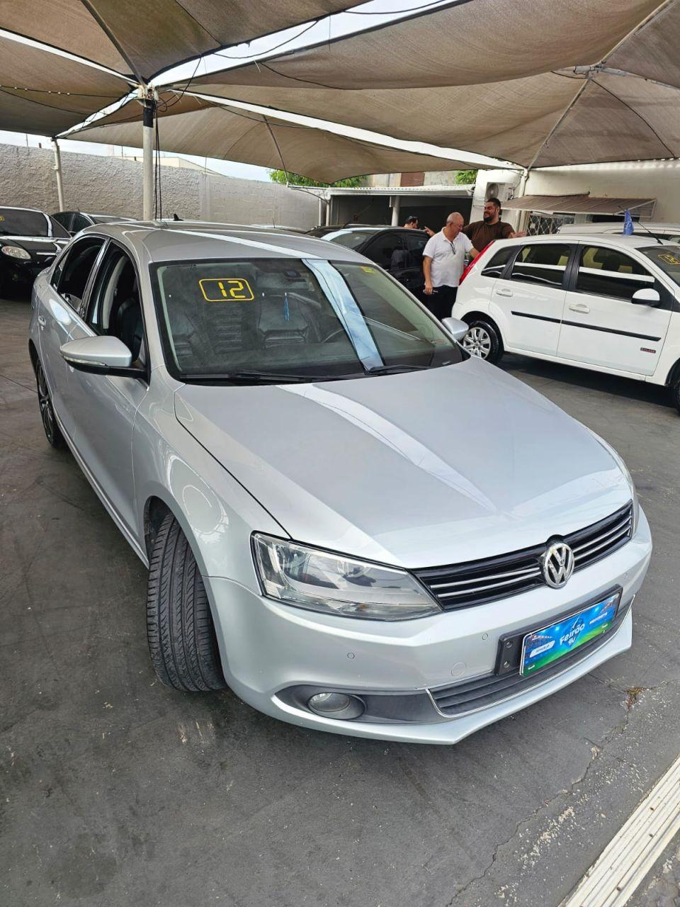VOLKSWAGEN Jetta - Foto
