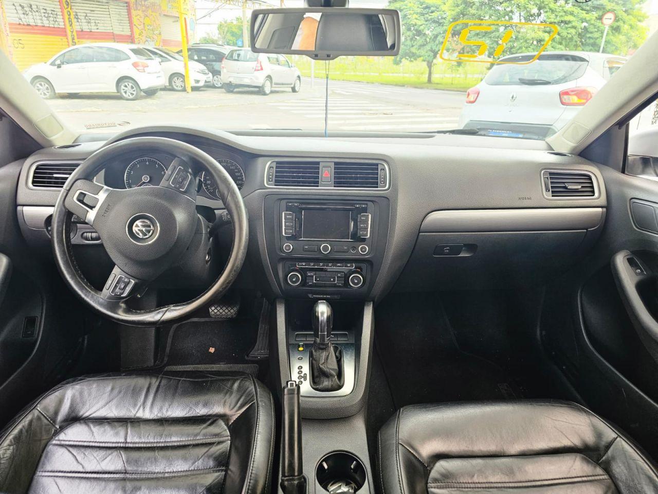 VOLKSWAGEN Jetta - Foto