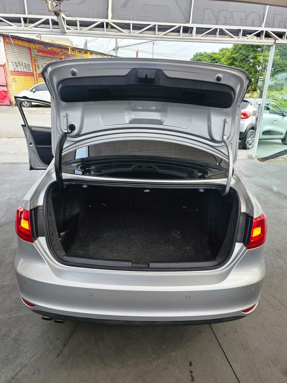 VOLKSWAGEN Jetta - Foto