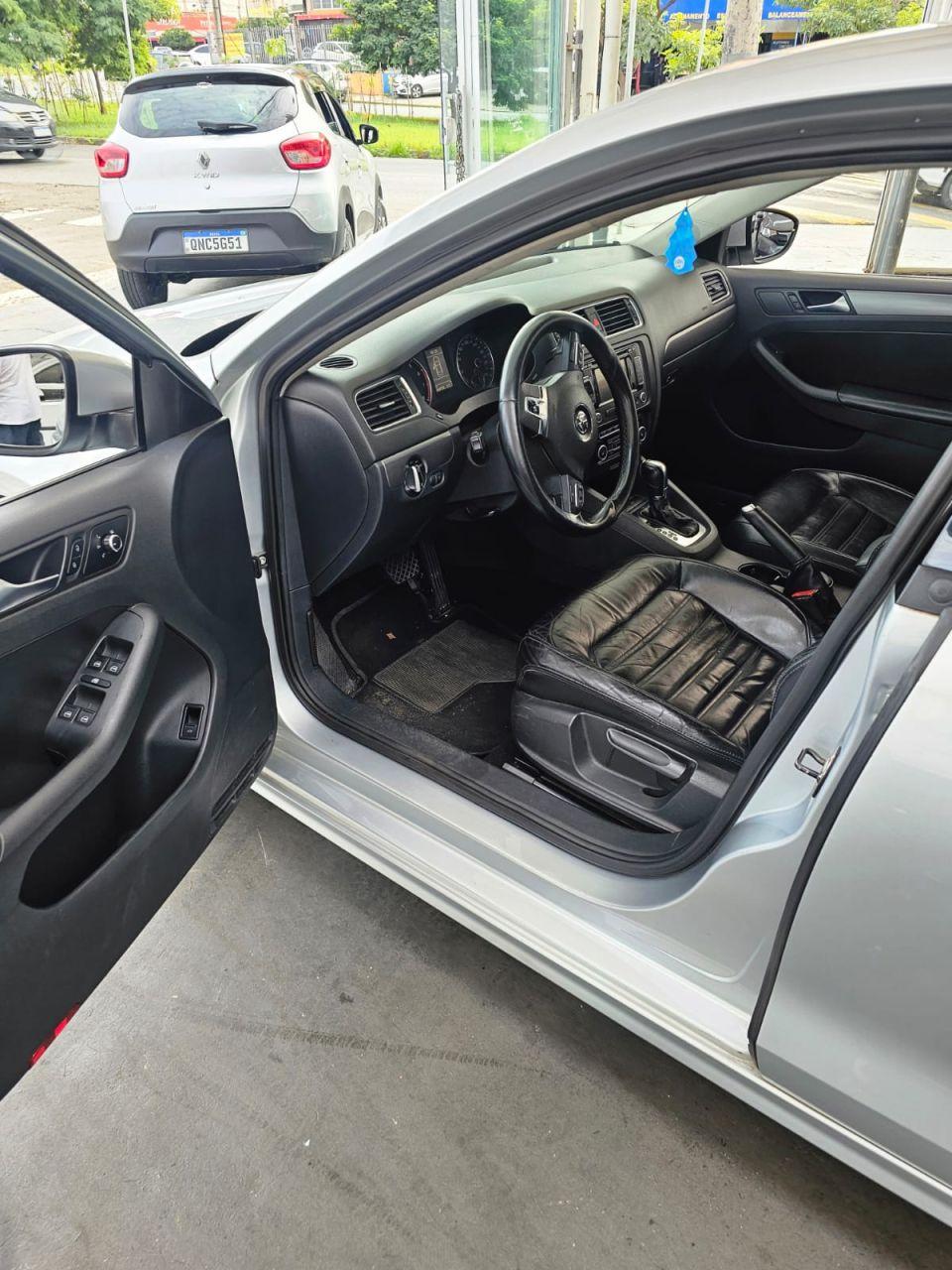 VOLKSWAGEN Jetta - Foto