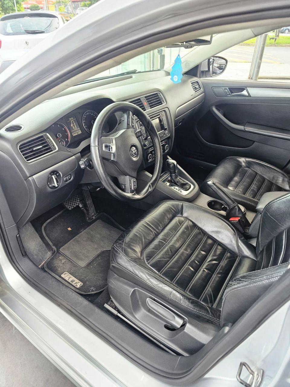 VOLKSWAGEN Jetta - Foto