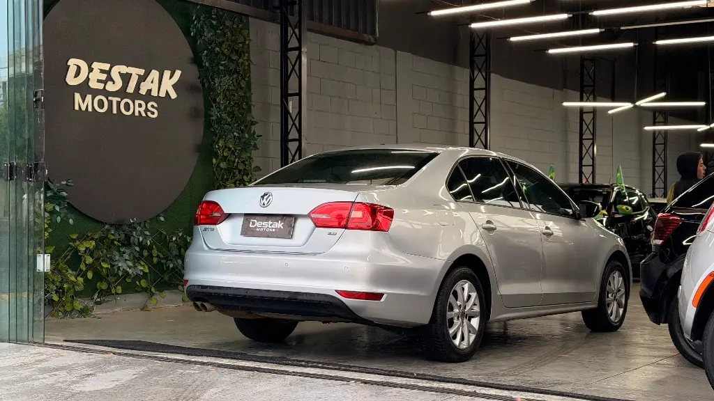 VOLKSWAGEN Jetta - Foto