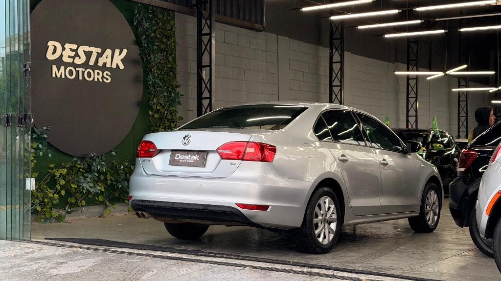 VOLKSWAGEN Jetta - Foto