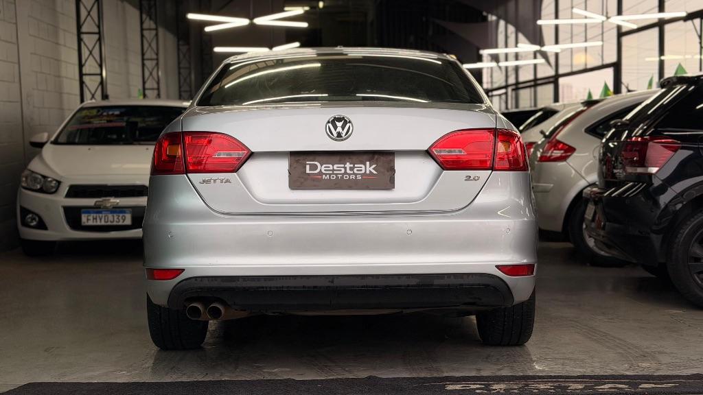 VOLKSWAGEN Jetta - Foto