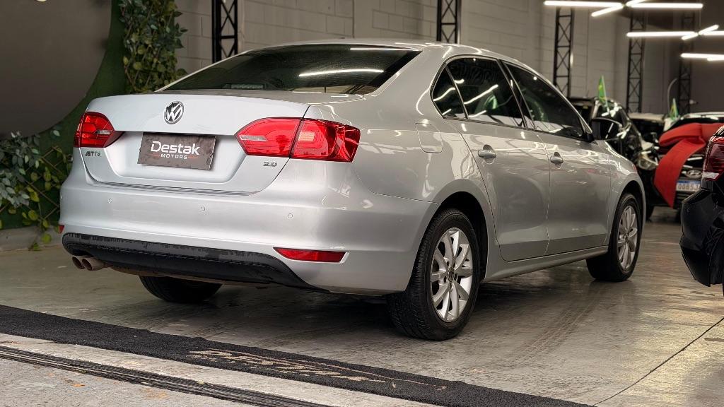 VOLKSWAGEN Jetta - Foto