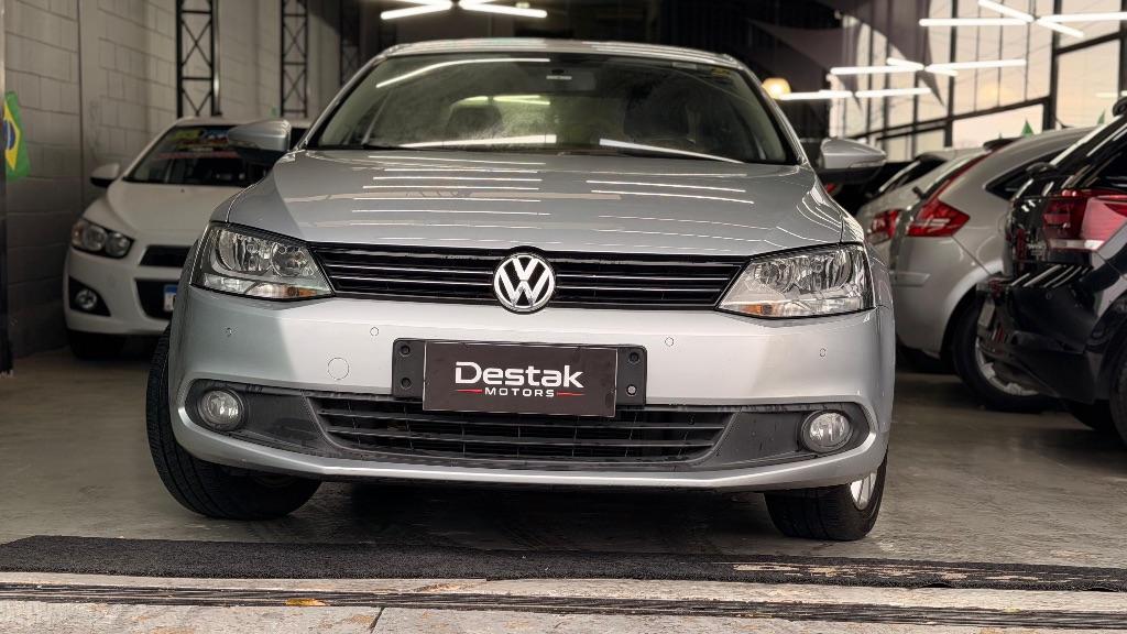 VOLKSWAGEN Jetta - Foto