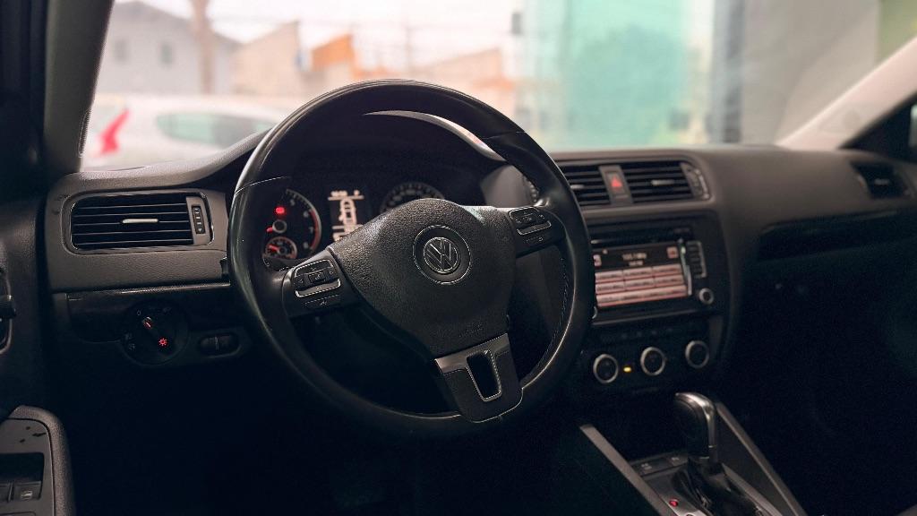 VOLKSWAGEN Jetta - Foto