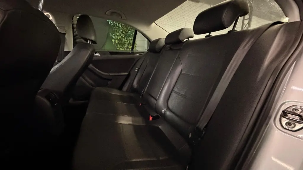 VOLKSWAGEN Jetta - Foto