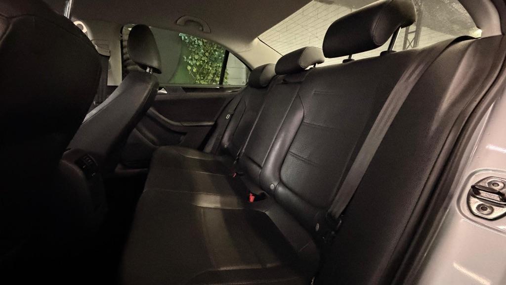 VOLKSWAGEN Jetta - Foto